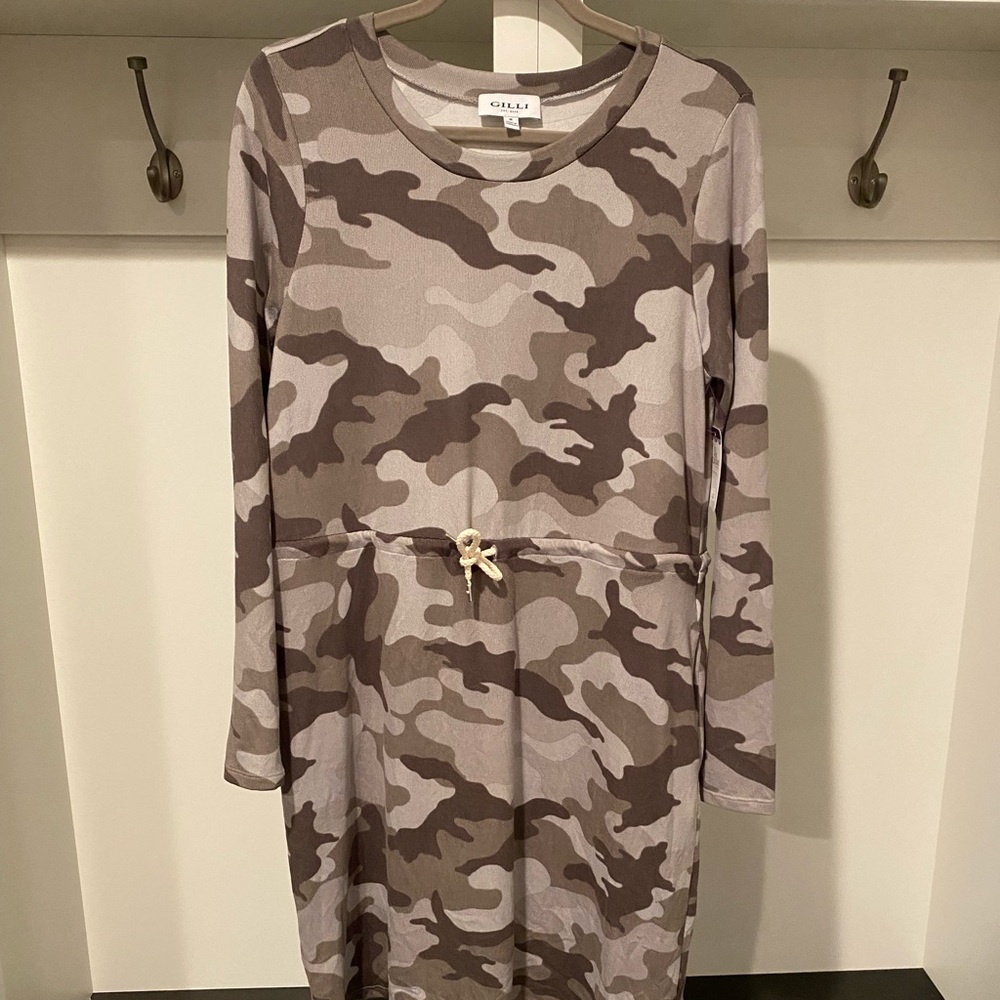 NWT Gilli brand Gray camo dress. Size medium.